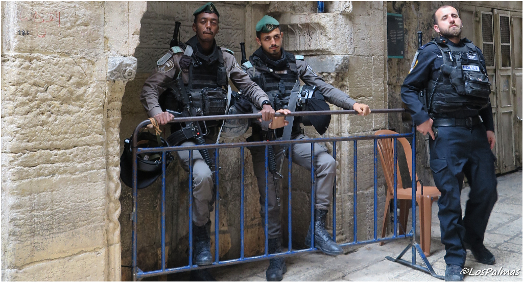 mucha presencia de policía por las calles de Jerusalén ciudad vieja jerusalén - jerusalem - gerusalemme