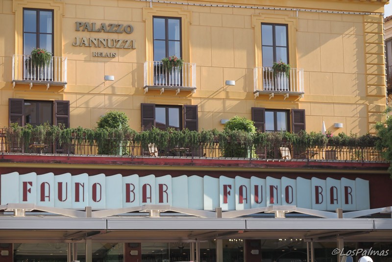 Fachada fauno Bar Sorrento Italia