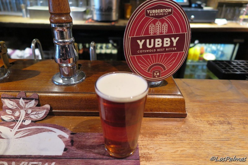 Bitter en the Ebrington Arms en los Cotswolds Inglaterra England Inghilterra