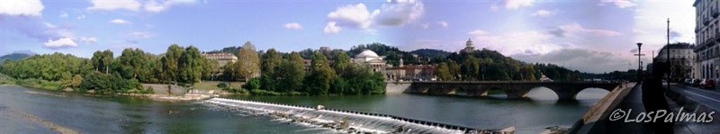 Panorámica del río Po, Gran Madre y Capuchinos de Turín - Torino - ITalia