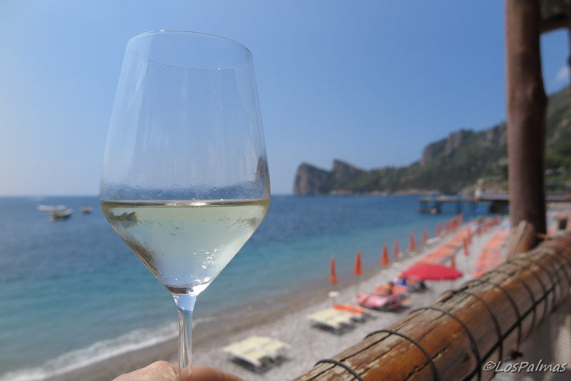 Aperitivo con vista a Punta Campanella Península de Sorrento Italia Italy