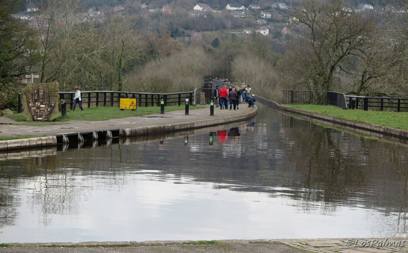 Pontcysyllte canal y acueducto navegable cerca de Llangollen