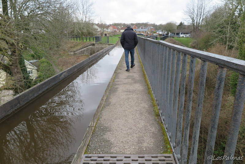 Pontcysyllte acueducto navegable y peatonal cerca de Llangollen