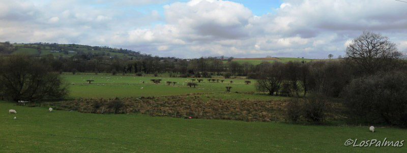 Paisaje inglés viajando hacia Gales