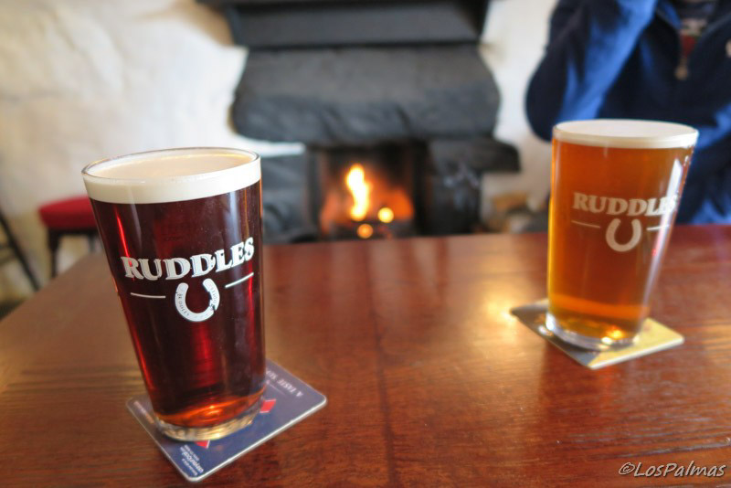 Beber en The Crown Inn en Llanfihangel Glyn Myfyr Gales Wales
