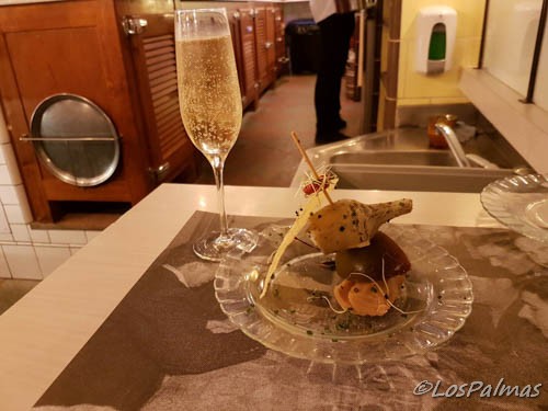 Pinchos y cava en Vermutería La Rosa de Palma de Mallorca