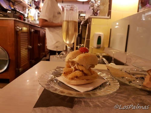 En Palma de Mallorca, pinchos y cava en la Vermutería La Rosa