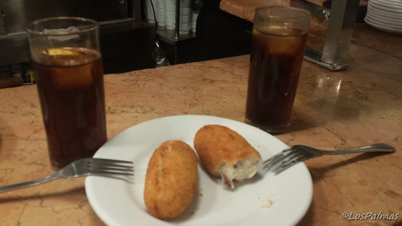 Vermut y croquetas en Casa Manolo de la calle Jovellanos de Madrid