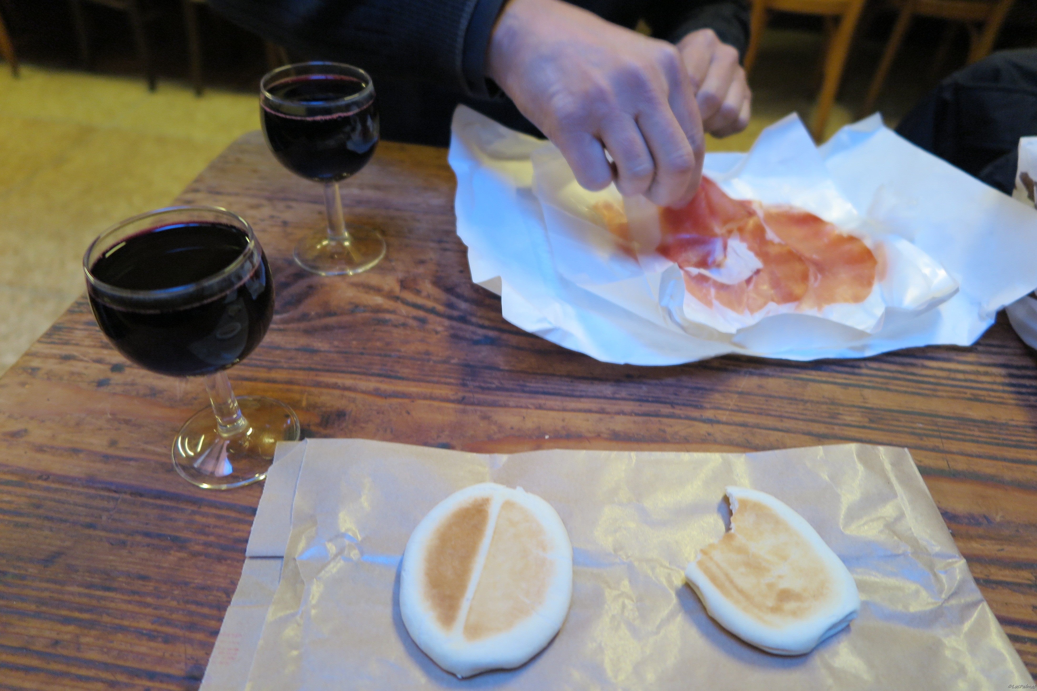 Comiendo en Osteria del Sole de Bolonia