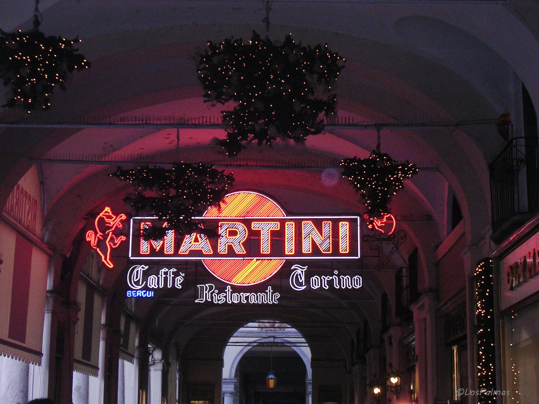 anuncio Martini y soportales en piazza San Carlo a la altura del caffe Torino