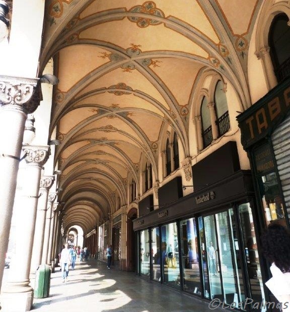 Soportales-Portici-Arcades