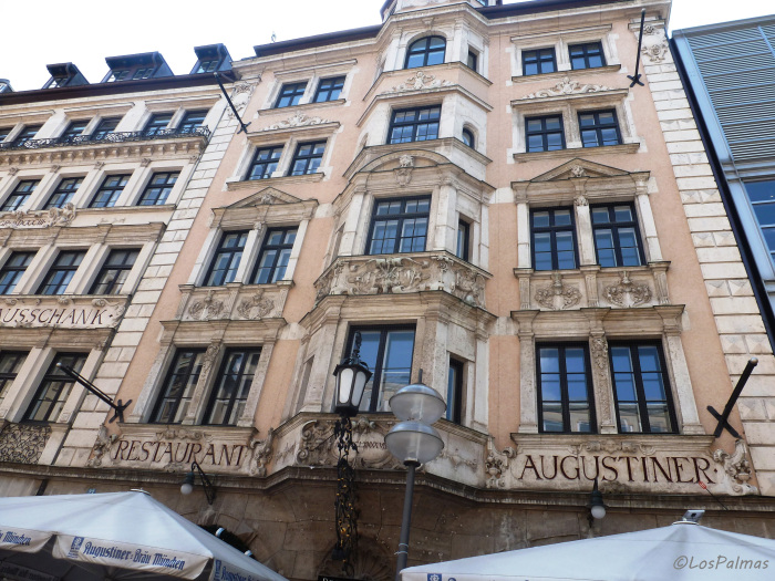 Palazzo - Building - Fachada exterior de la la cervecería Zum Augustiner